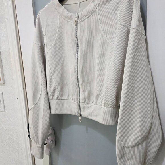 Lululemon Women’s Size 8 Cream Ribbed Bomber Jacket Cropped Zip-Up - Picture 4 of 9